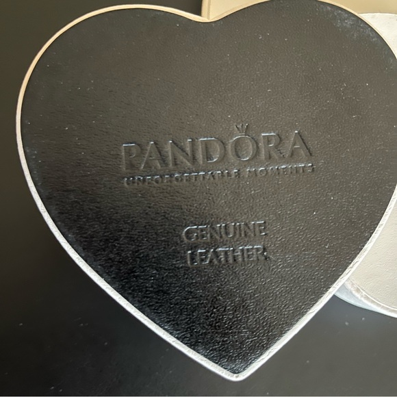 ❤️Pandora Heart-Shaped Pink Leather Jewelry Box Travel Case 2-Tiered - Picture 7 of 8